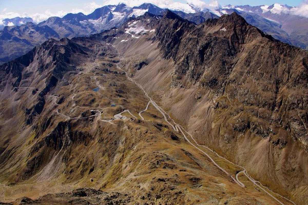 Die etlichen Straßen und Trails in den Bergen gab es vor 60 Jahren so noch nicht