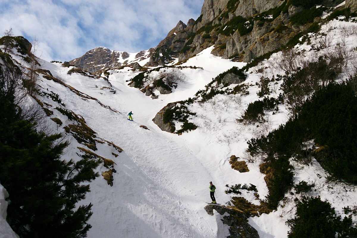 Freerider in einer steilen Abfahrt