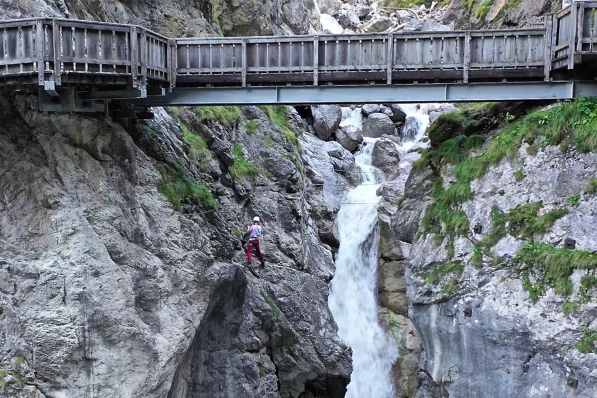 Der Galitzenbach hat sich tief in den Felsen gegraben.
