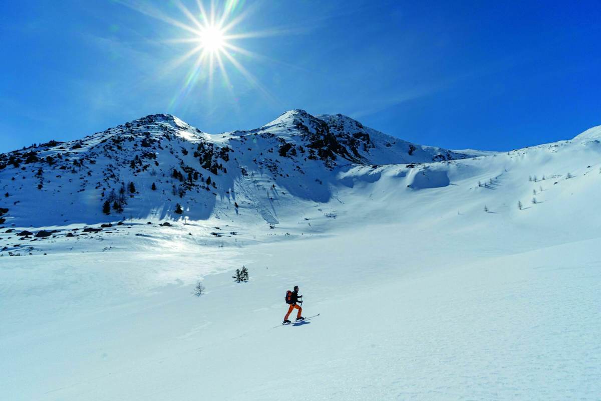 Skitourengeher am Weg auf die Hochweber Spitze