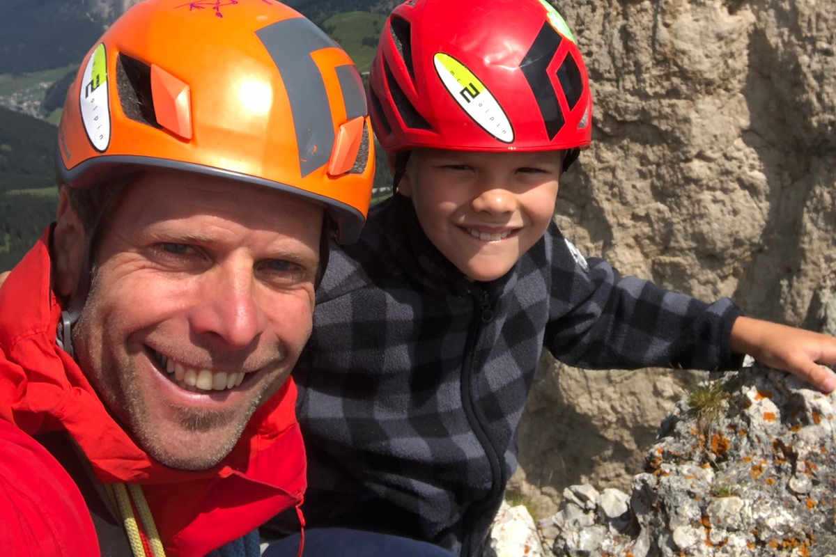 Paul mit seinem Sohn Luis während der Überschreitung des 1. Sellaturms in den Dolomiten