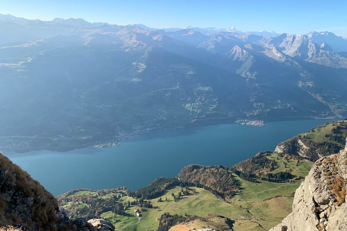 Blick vom Gipfel des Frümsel über den Walensee