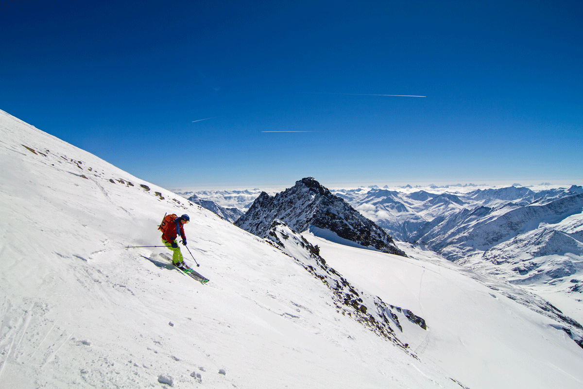 Steve House kurvt gemütlich vom Großen Geiger hinunter, um nach einem Gegen­anstieg die Kürsinger Hütte zu erreichen.