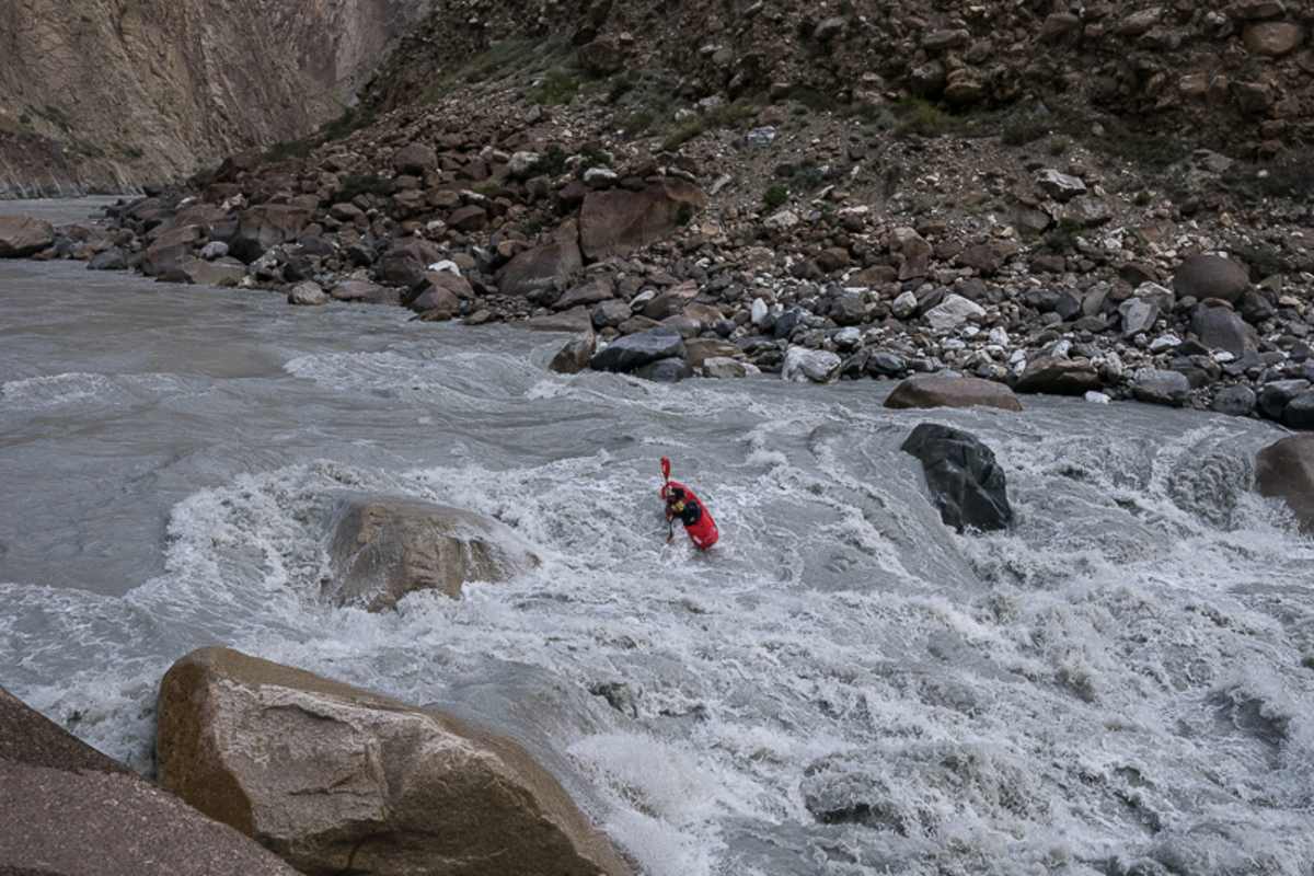Jordy wärmt sich für den Sary-Jaz auf