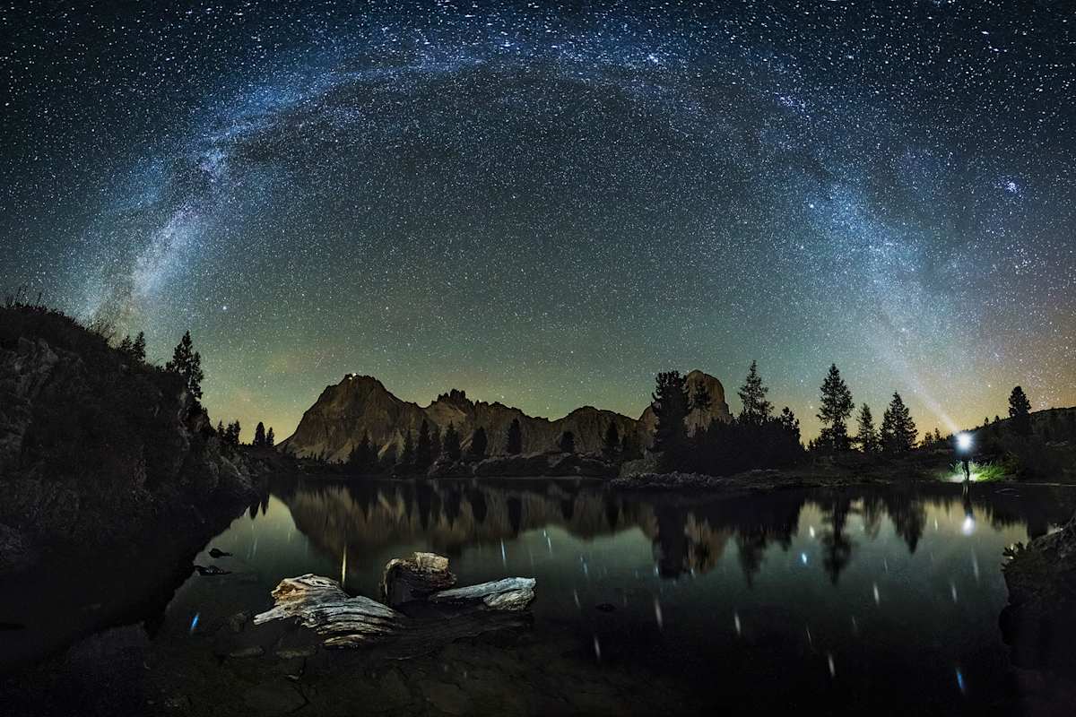 Ganz, ganz viele Sternchen über dem Lago di Limides, Italien.
