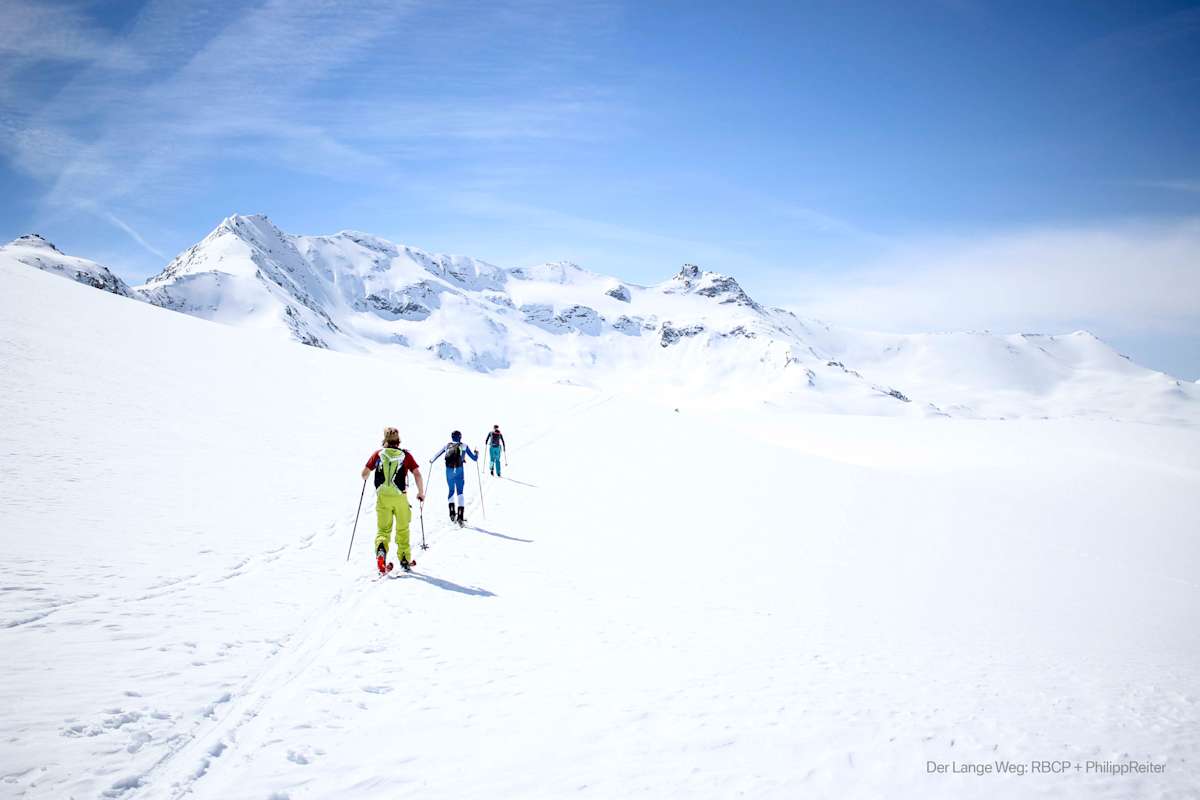 „Der lange Weg“ begleitet eine Handvoll Athleten auf der härtesten Skitour der Welt einmal quer über die Alpen