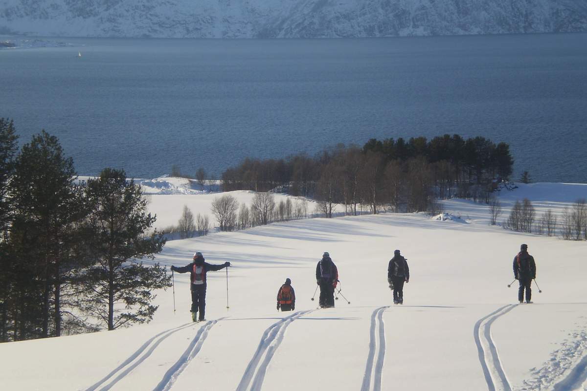 Auch wenn man per Mietauto zu Land unterwegs ist, erfolgt die Abfahrt oft bis ans Meer.