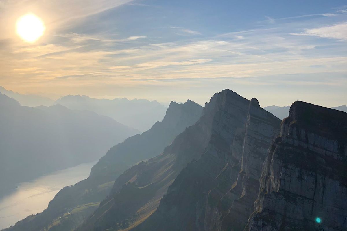 Blick zurück: Kurz vor dem Hinterrugg (2.306 m) Blick in Richtung Schibenstoll