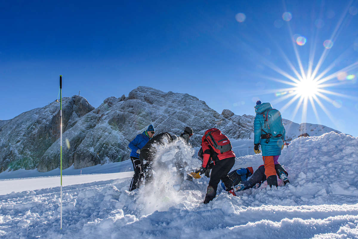 Lawinenübung im Winter