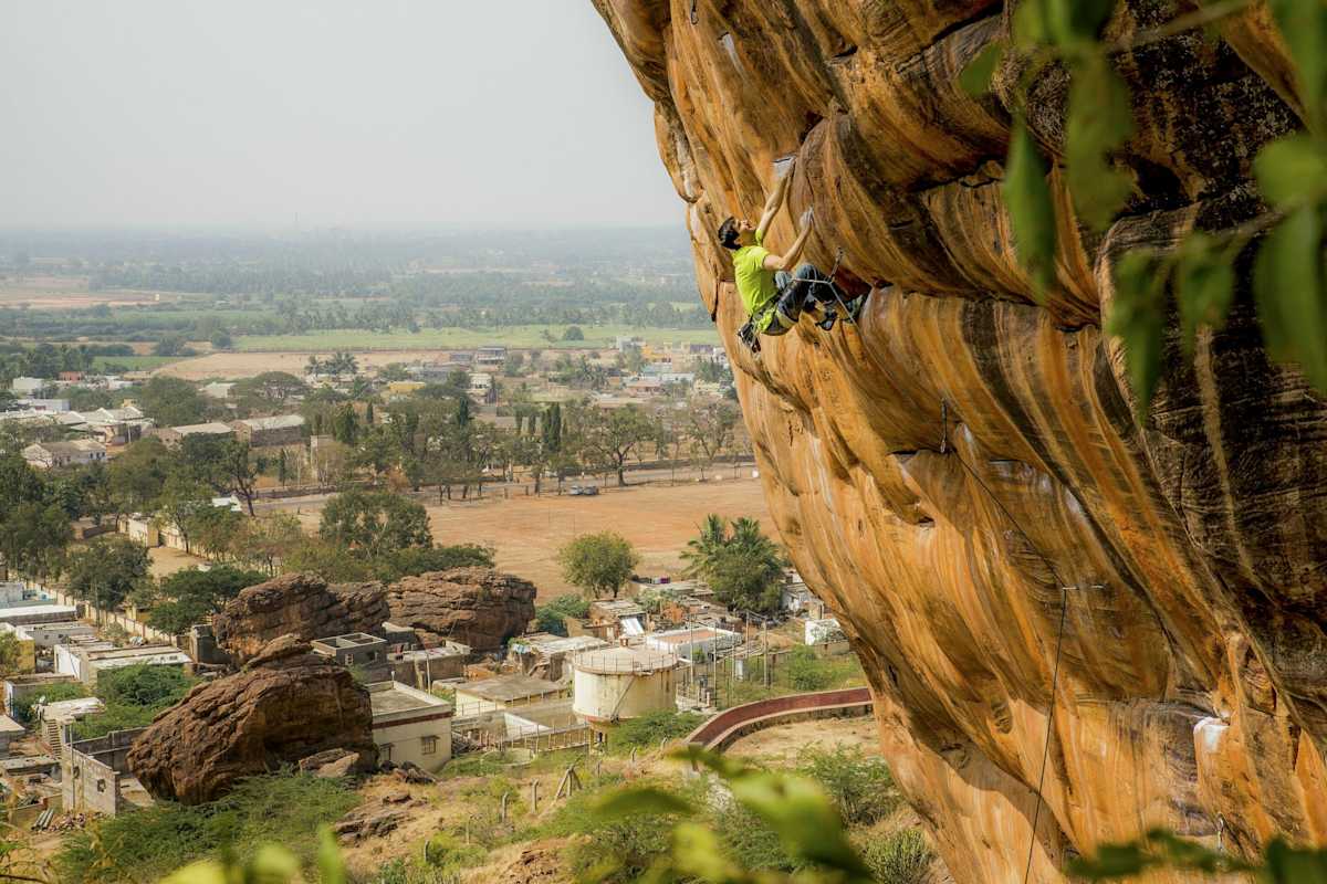 Jetzt steht der Fels für Kilian Fischhuber im Vordergrund, wie hier in Indien    