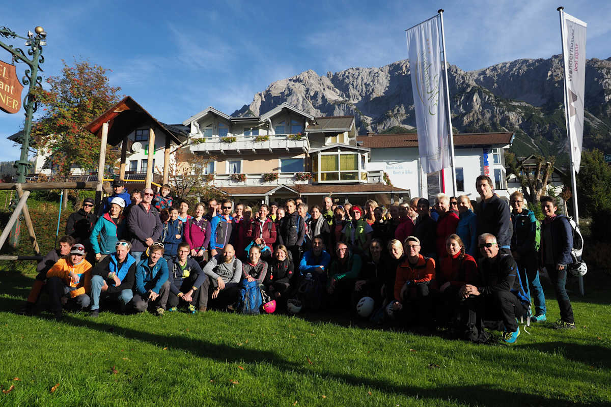 Das obligatorische Gruppenfoto vor der Kulisse des Dachsteingebirges