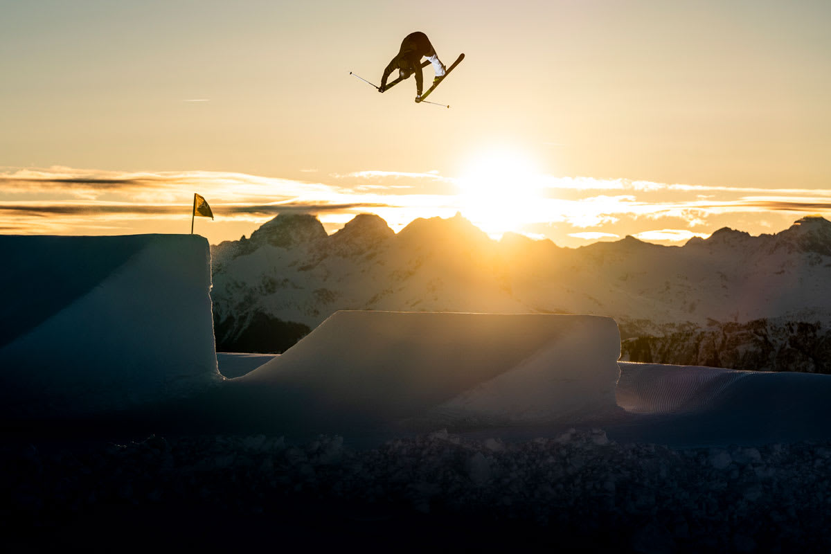 Andri Ragettli mit einem smoothen Cork 900 Double Nose im Snowpark von Laax, CH