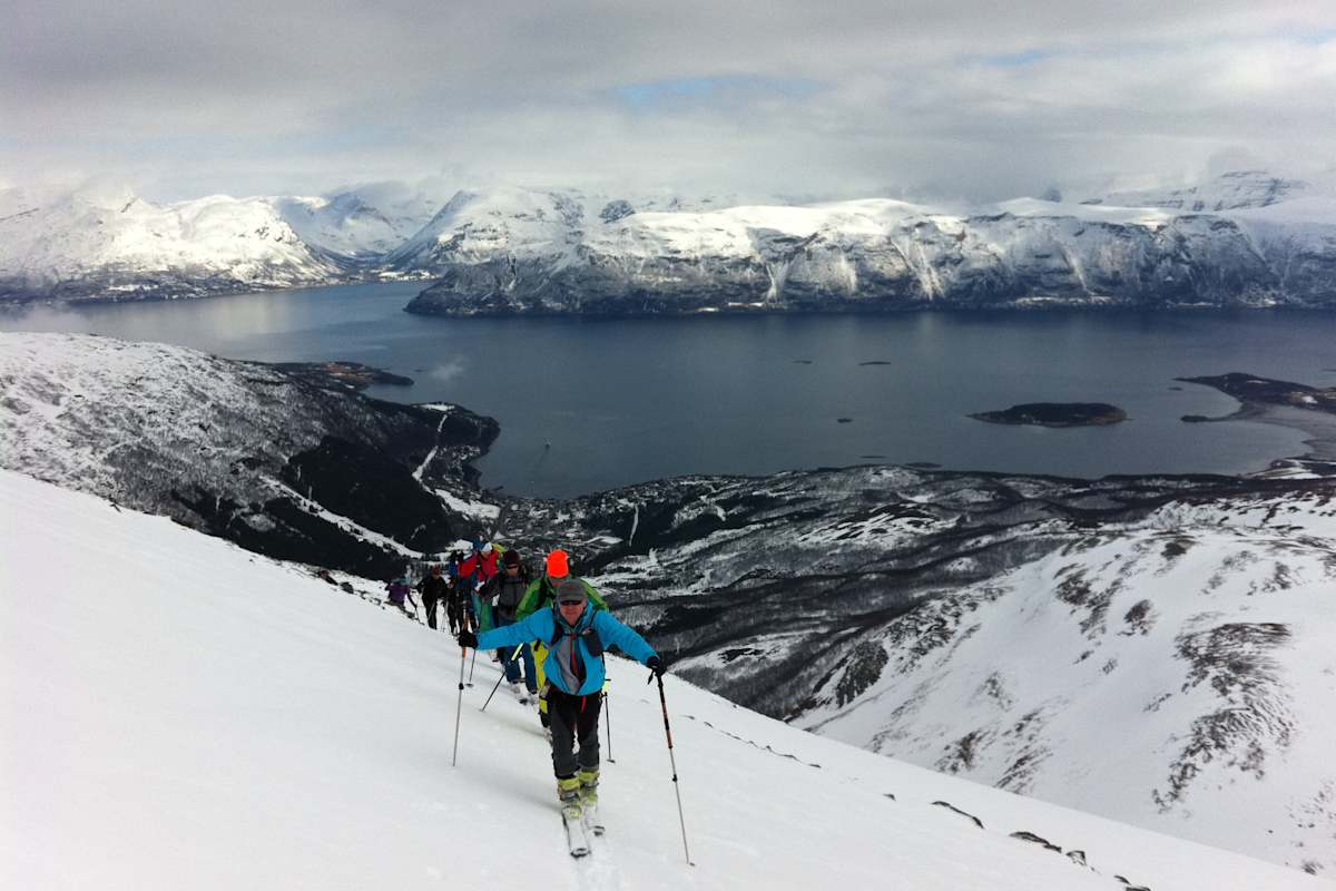 Die Touren in den Lyngen Alps sind wenig überlaufen und nur gelegentlich trifft man eine andere Skitourengruppe.
