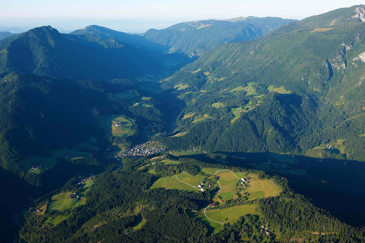 Das Bergsteigerdorf Luče liegt wie ein Nest mitten in den Bergen.