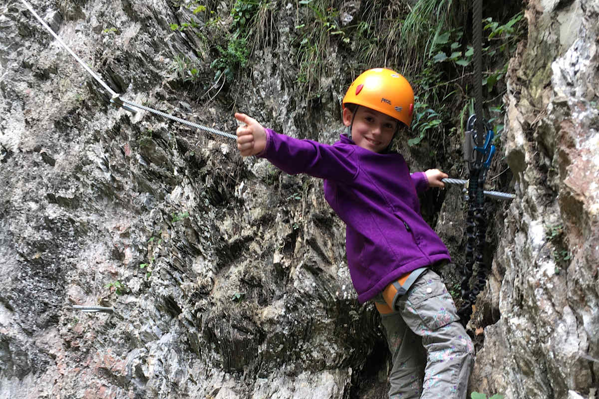 Kind im Klettersteig