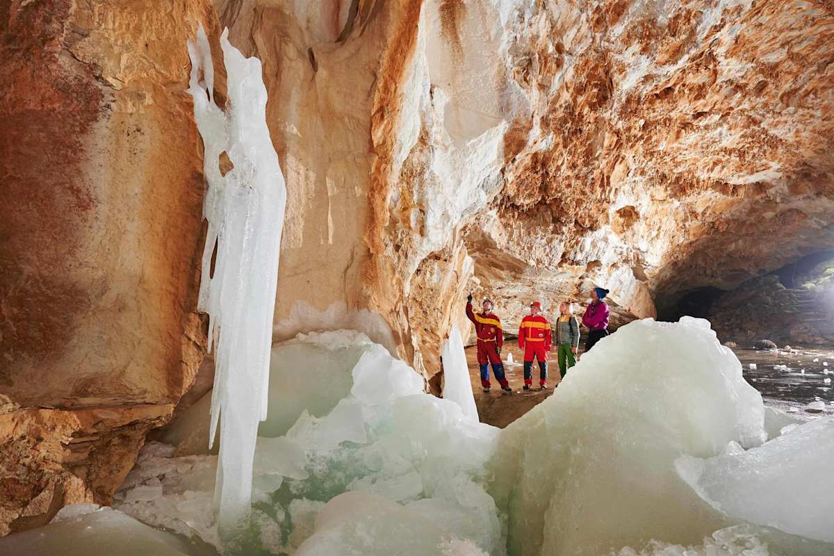 Snežna jama - die Schneehöhle