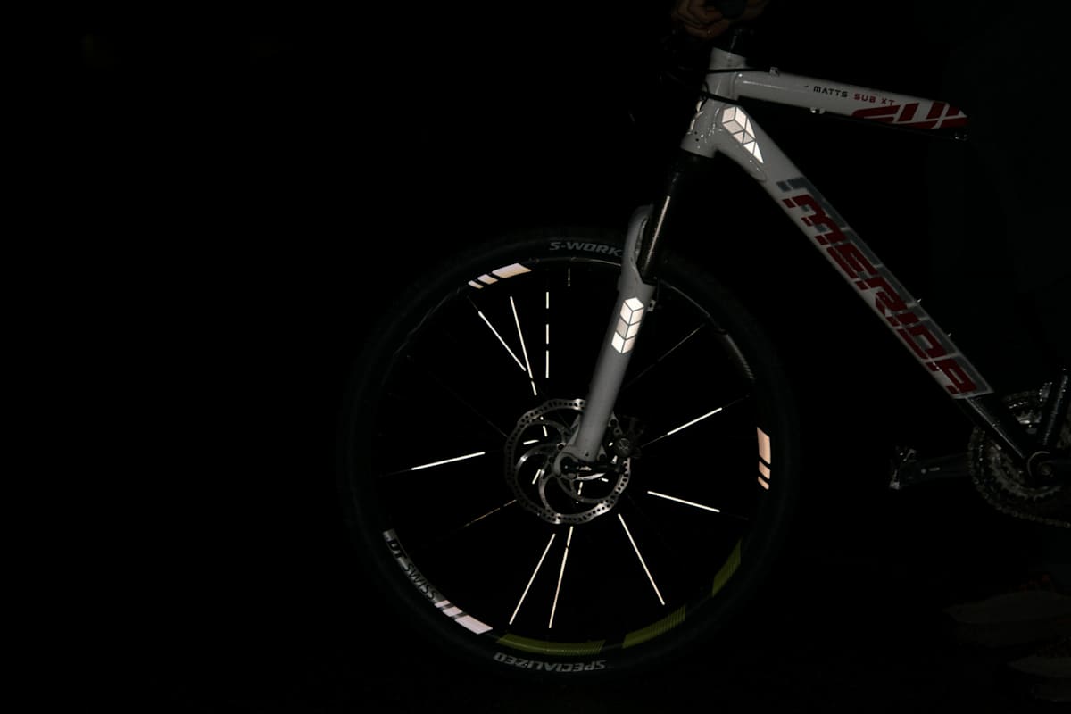 Fahrrad mit reflektierenden Aufklebern von Reflective Berlin