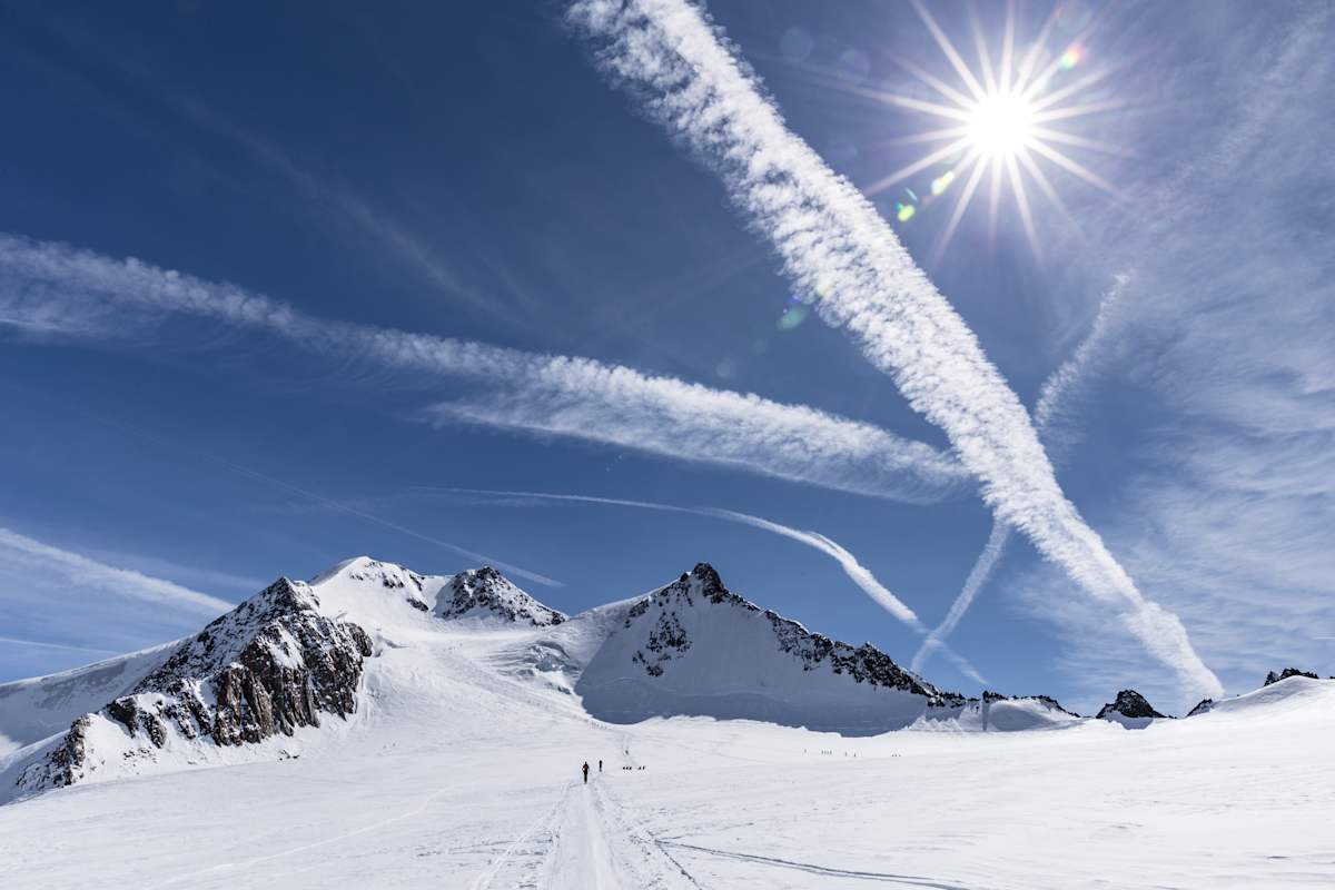 Skibergsteiger am Weg zur Wildspitze
