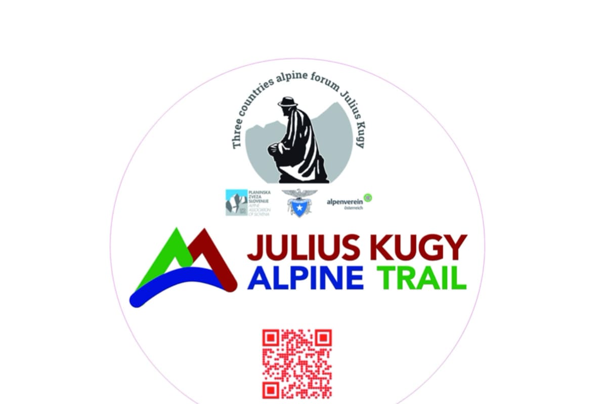 Julius-Kugy-Wanderzeichen - entlang des Weges montiert.