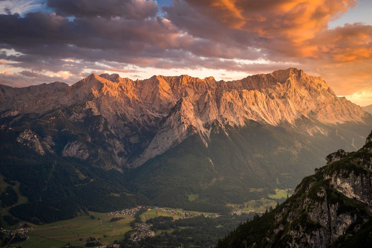 Zugspitze und Alpspitze im Abendlicht