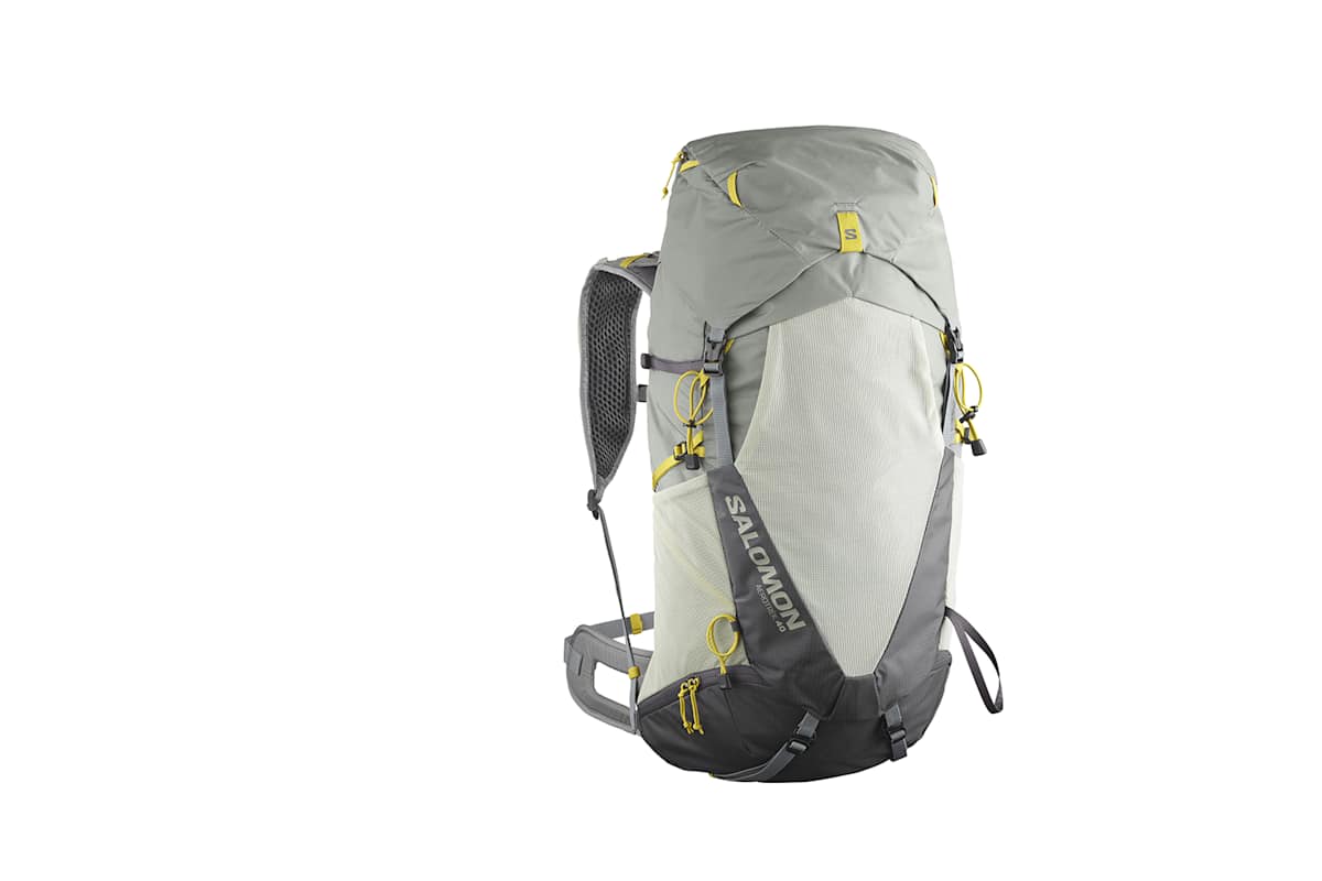 packshot von dem salomon aerotrek 40 wanderrucksack