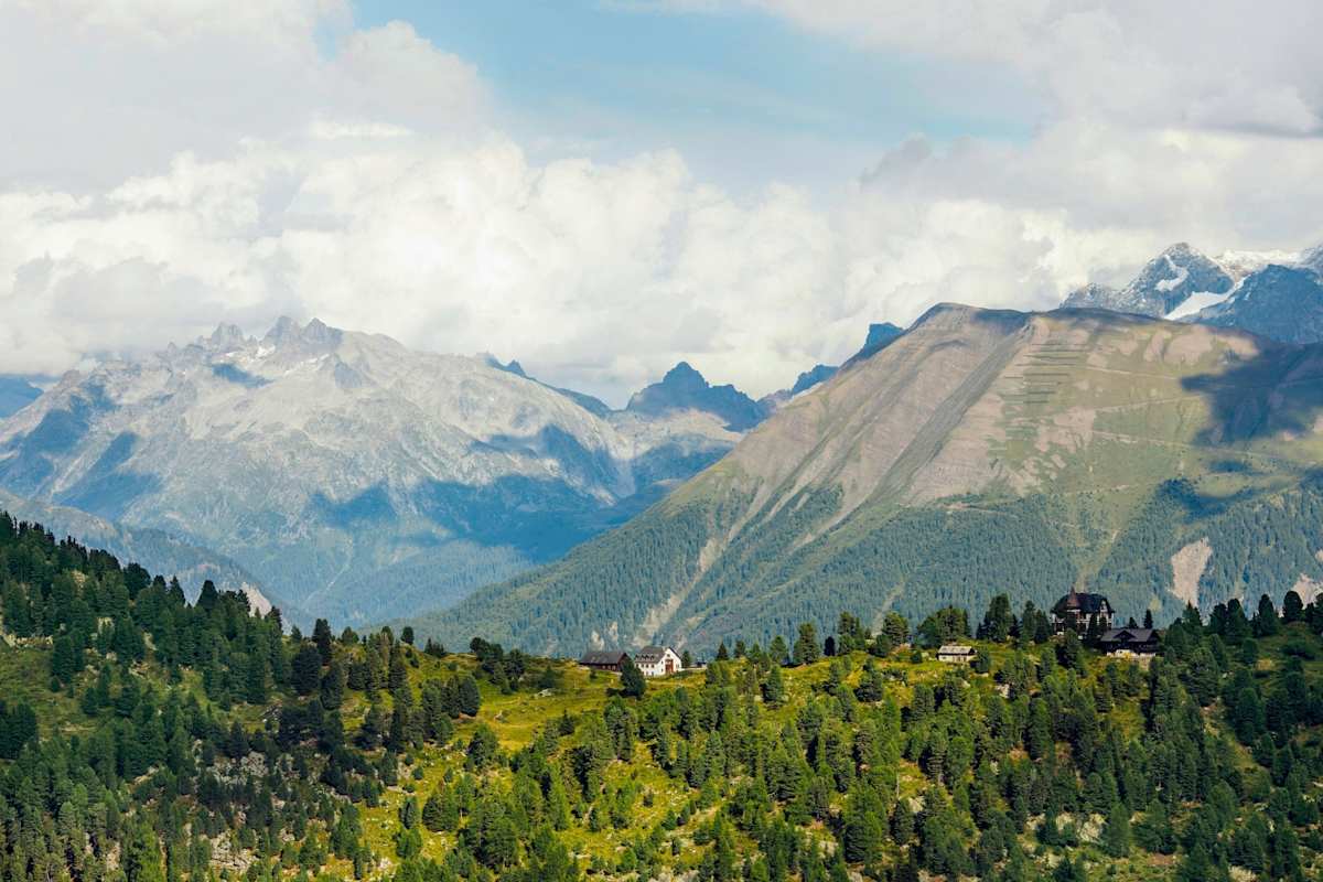 Ausblick auf die Berglandschaft.