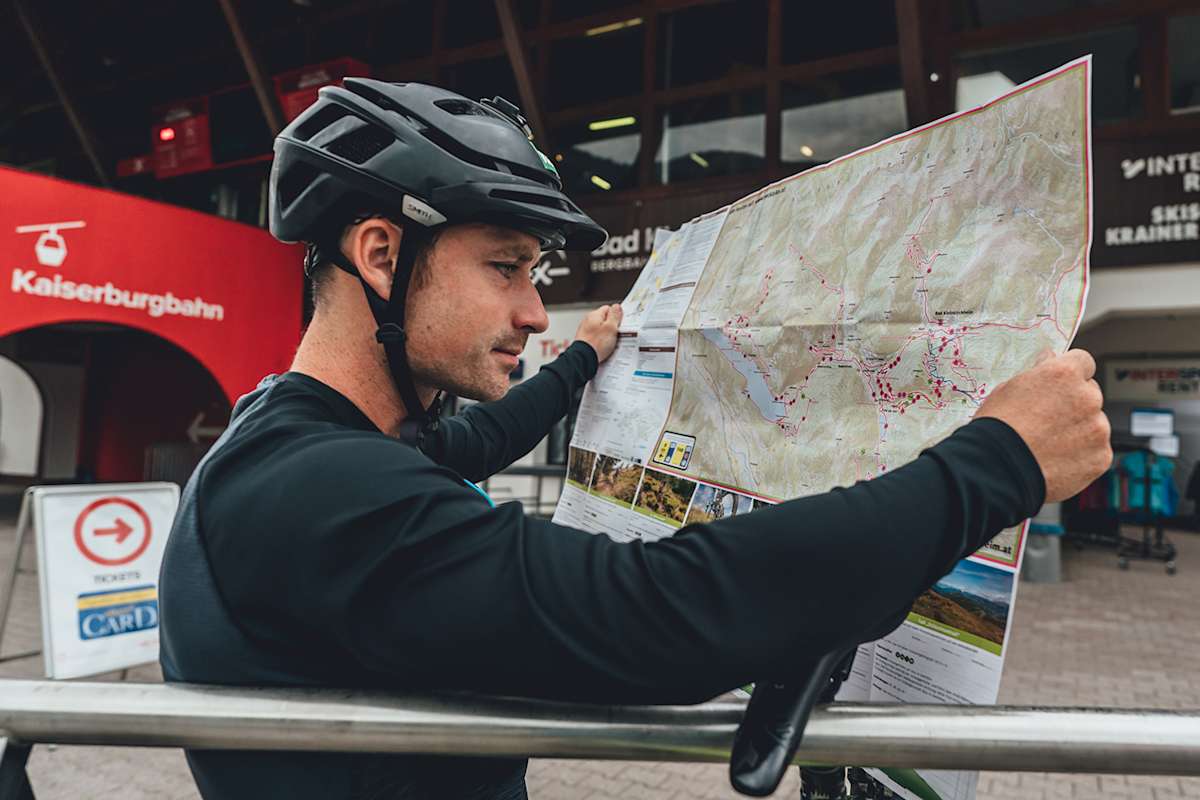 Alex Payer weiß, dass die richtige Planung für ausgiebige Radtouren besonders wichtig ist.