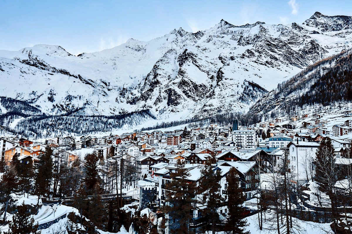 Blick auf das tiefwinterliche Saas-Fee.