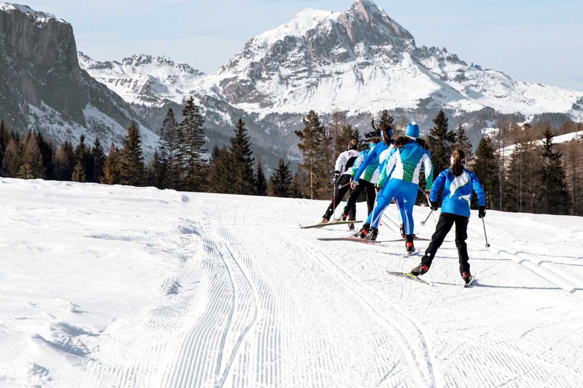 Langläufer auf der Loipe.