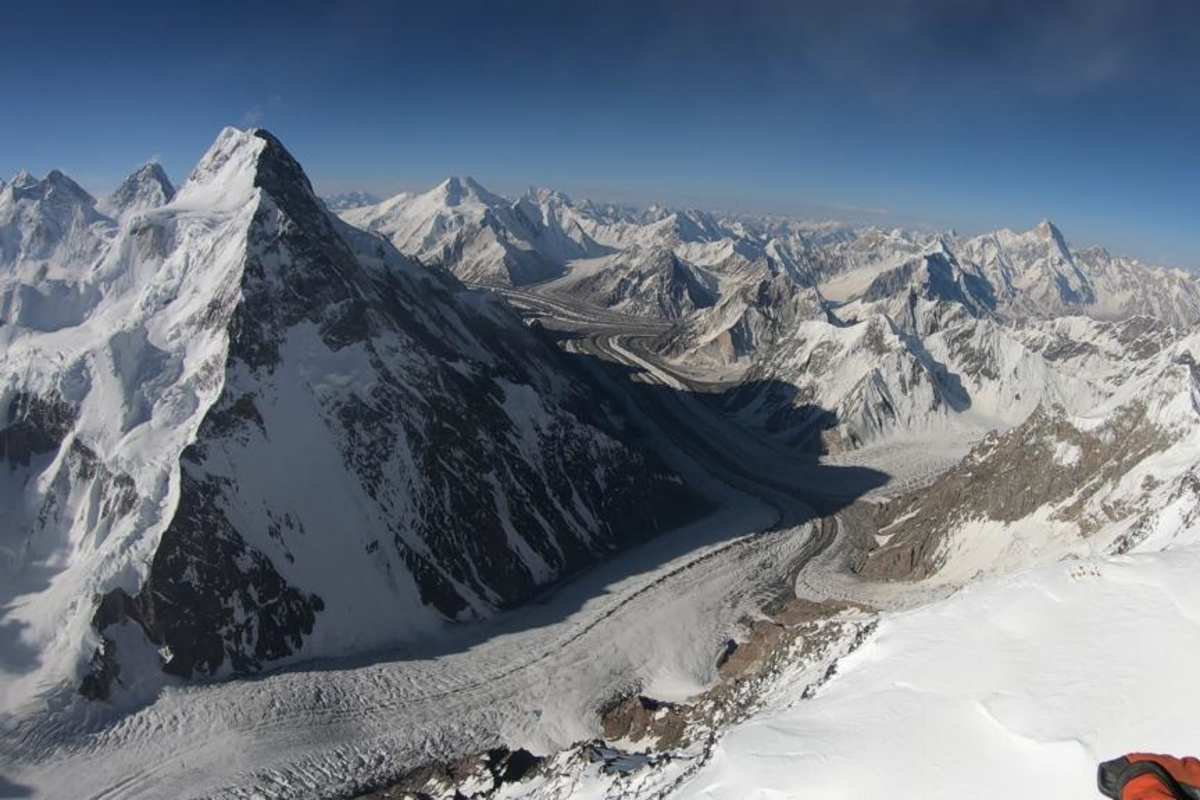 Max' Aussicht aus dem Gleitschirm auf den Baltoro-Gletscher
