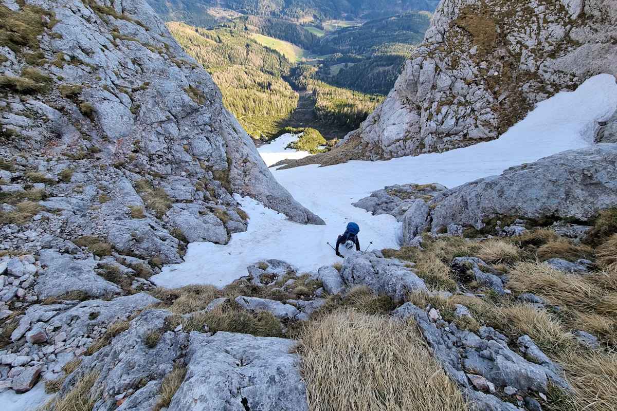 Im Sepplgraben kann bis weit in den Frühsommer hinein Schnee liegen.