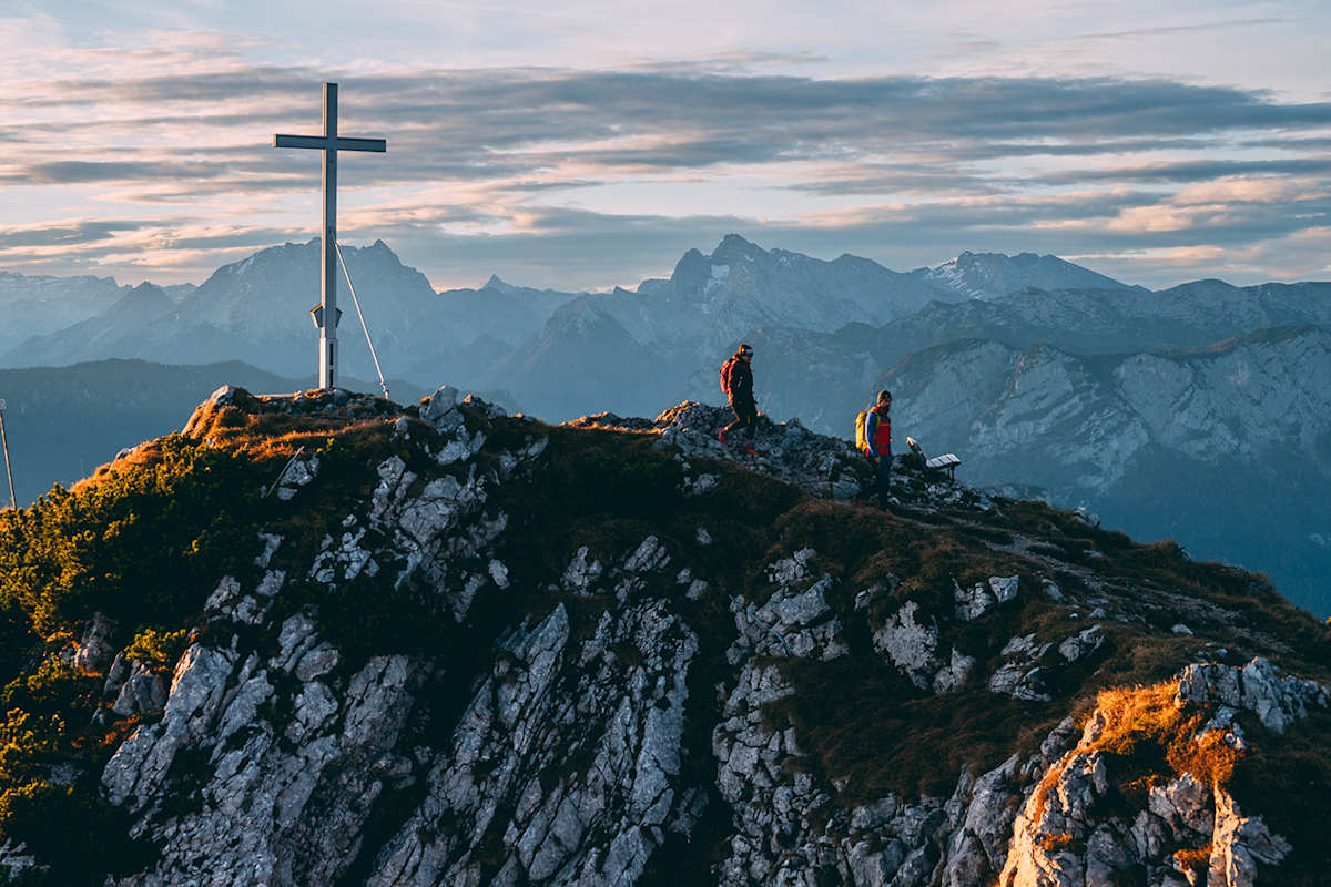 Gipfelglück hoch Zwei: Sonnenuntergang am Inzeller Hausberg – dem Rauschberg.
