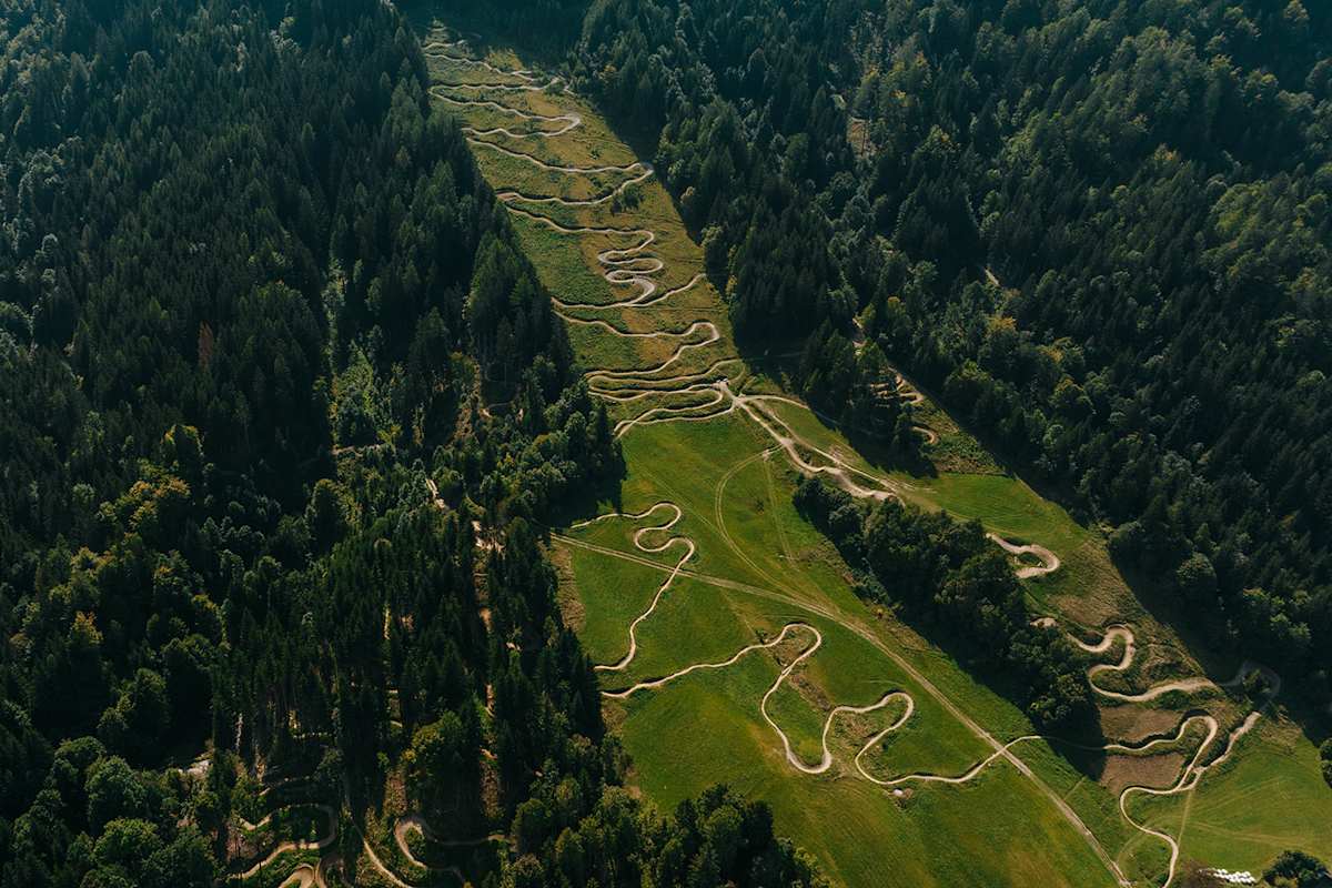 Flowgartner Trail: Eine alte, umfunktionierte Skipiste dient nunmehr den Bikern als Spielwiese.
