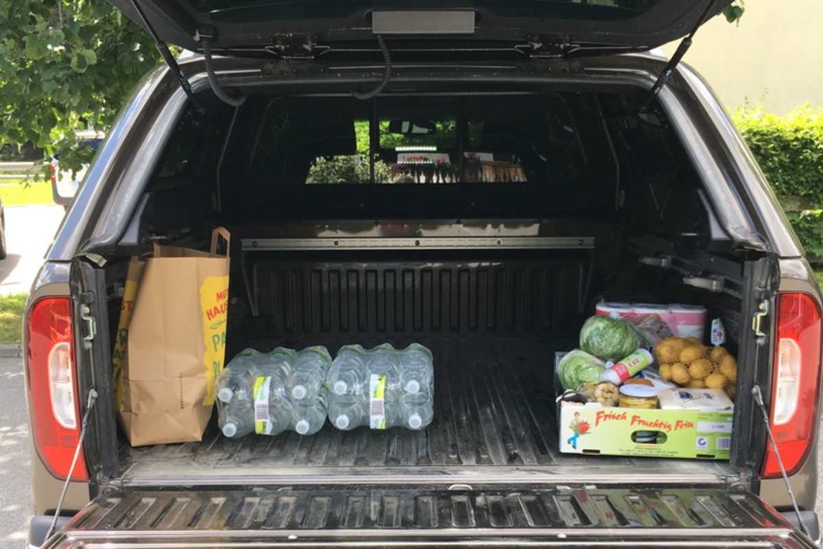 In der Nacht weichen die Einkäufe der Isomatte und dem Schlafsack