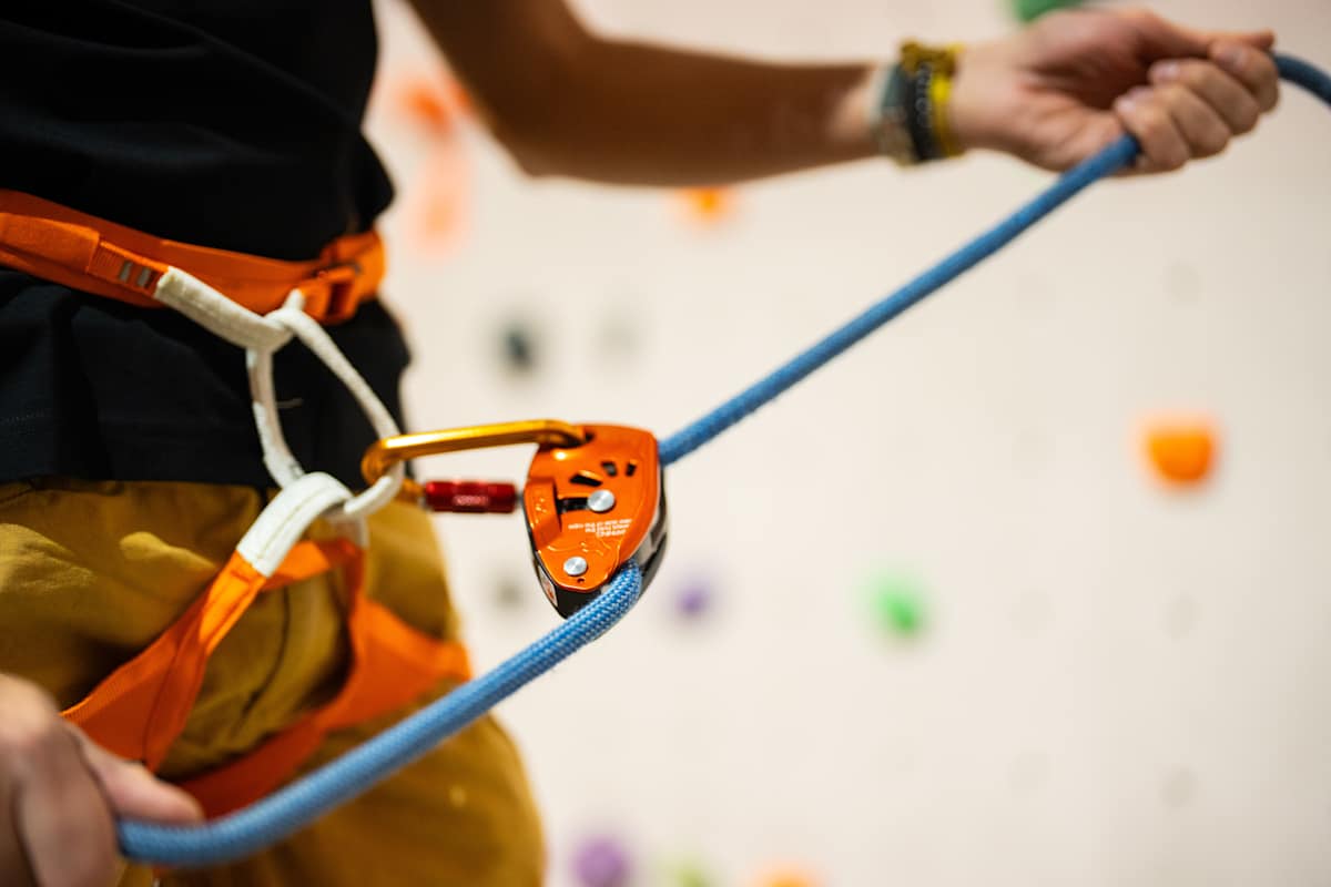 Das sogenannte GriGri von Petzl ist ein halbautomatisches Sicherungsgerät fürs Sportklettern