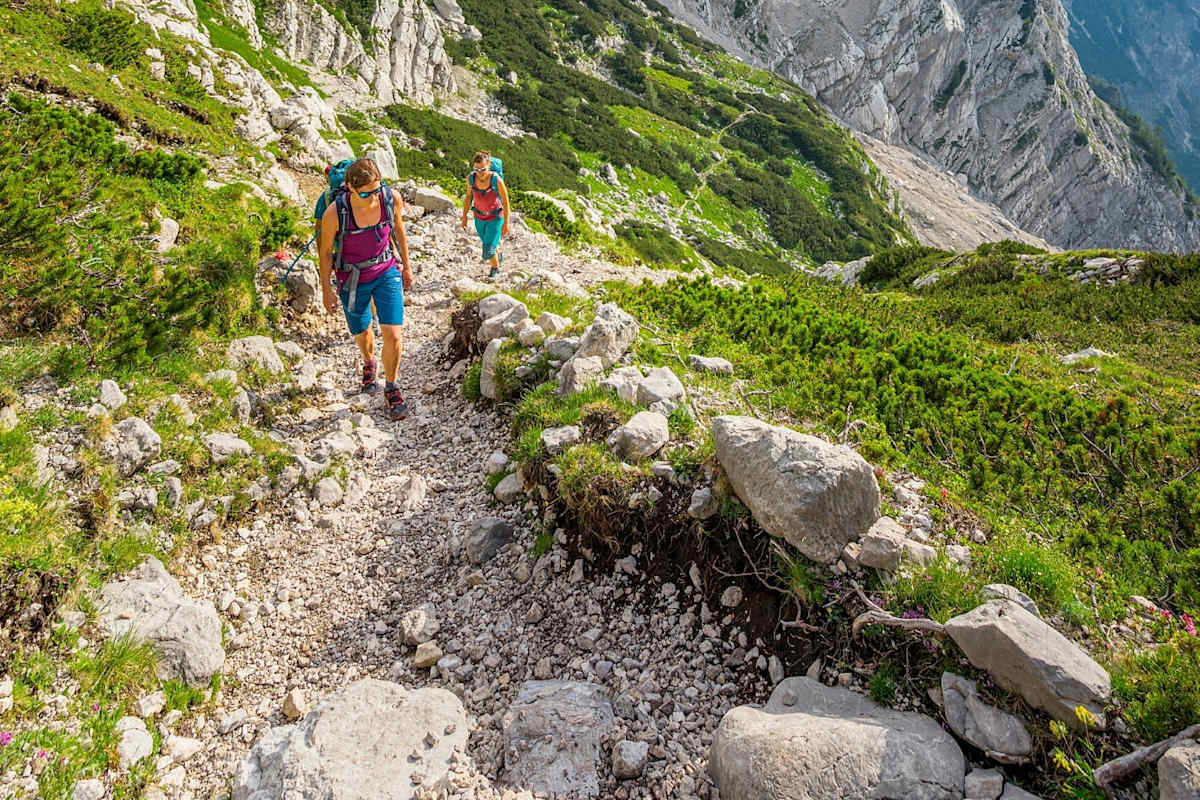 Bergsteiger auf dem Weg zum Gipfel.