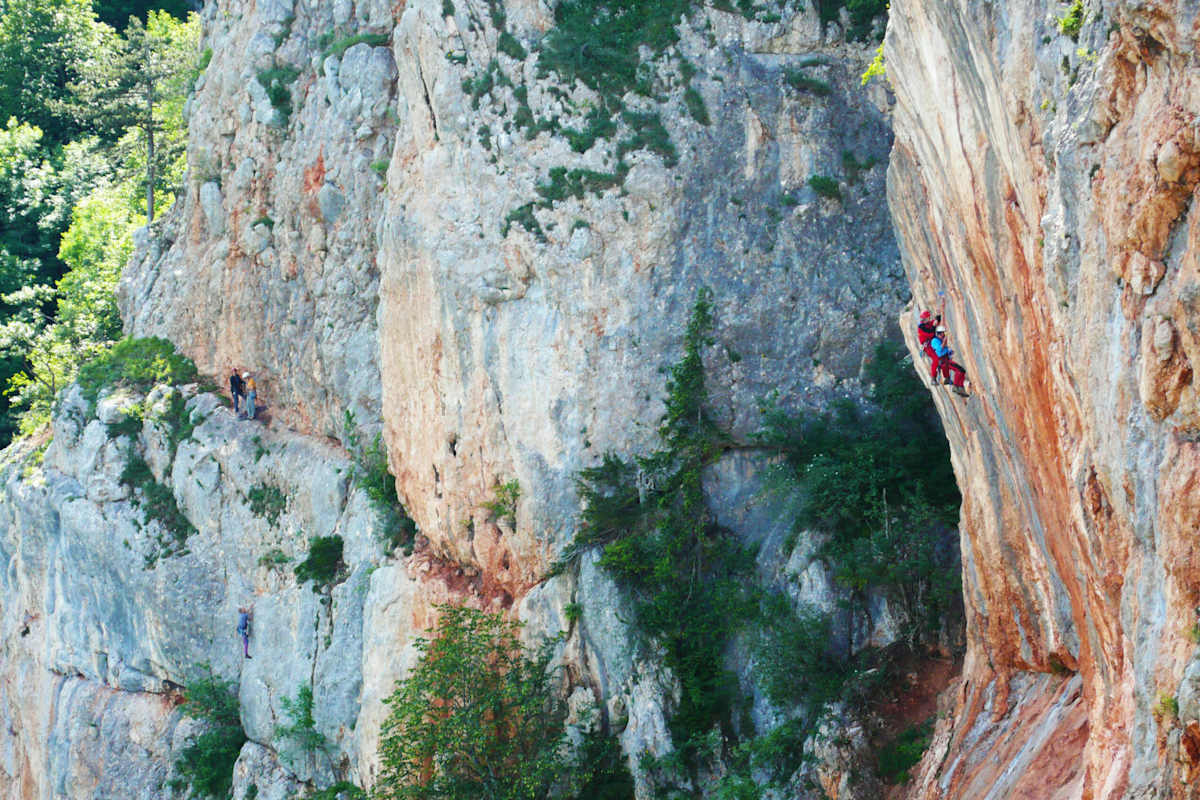 Basiskurs der österreichischen Bergrettung: Bergung mit einer Gebirgstrage