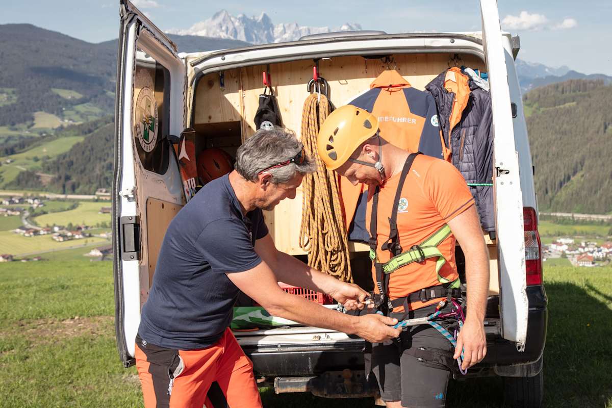 Bergrettung Bergwelten Vorbereitung auf den Einsatz