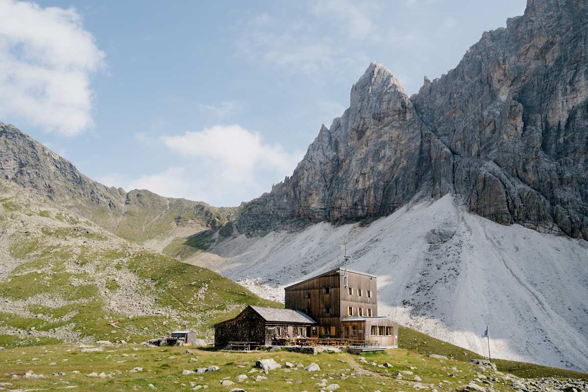 Blick auf die Südtiroler Tribulaunhütte in den Stubaier Alpen