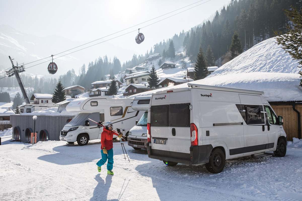 Campingplatz Pradafenz Graubünden Winter Skifahren Bergwelten