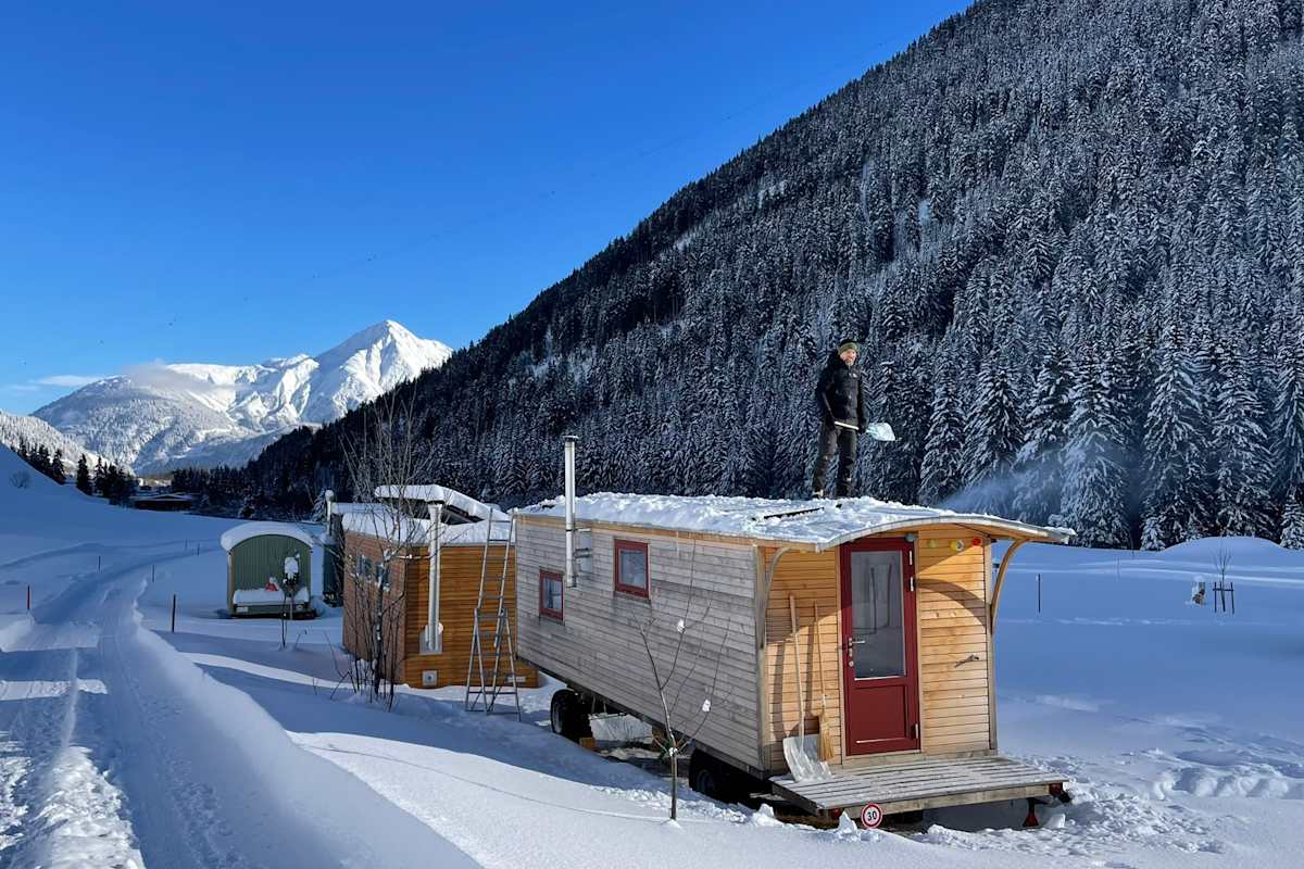 Auf dem Camping Viva in Rueras gibt es fünf liebevoll ausgestattete Tiny Homes zu mieten.
