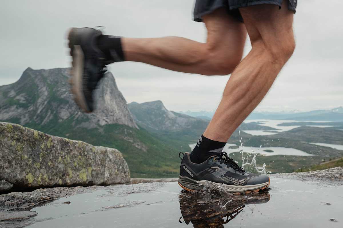 Mit dem AMPLUX 2 GTX hat LOWA einen Trailrunningschuh entwickelt, der besonders im Herbst seine Stärken zeigt.