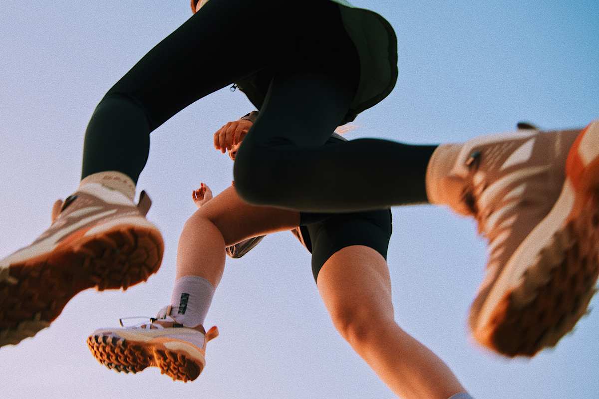 Raus mit dir: Mit den neuen Salomon Hiking Schuhen und der Outdoorbekleidung für urbane und alpine Abenteuer.