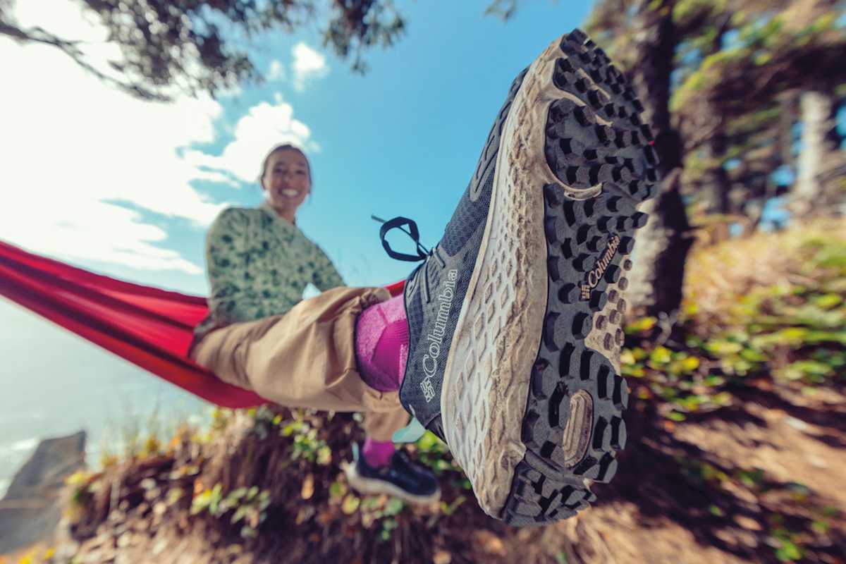 Eine gut profilierte Sohle und stark ausgeprägten Stollen sorgen beim Speed Hiking für perfekten Grip.