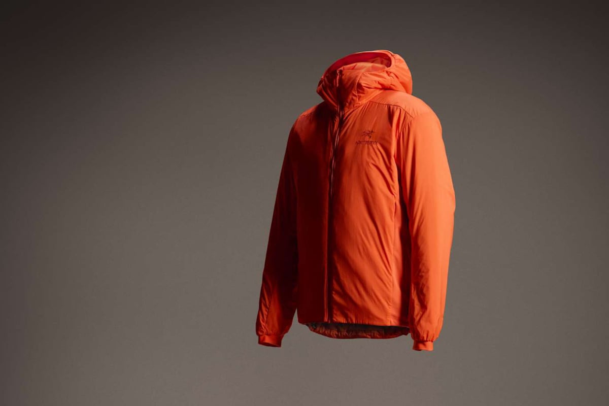 Der leichte, vielseitig einsetzbare Atom Hoody von Arc’teryx setzt auf eine synthetische Isolierung und spendet dir selbst bei kaltem, nassem Wetter mollige Wärme.
