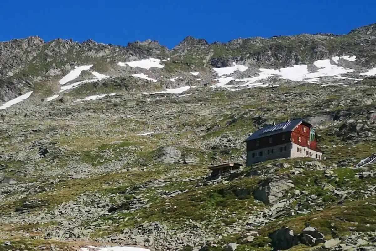 Die Kattowitzerhütte liegt in einer hochalpinen Berglandschaft und sucht neue Pächter.