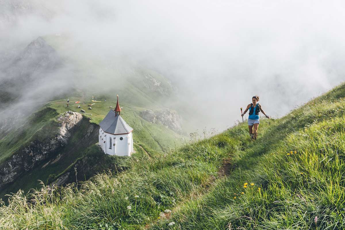 Bergwelten Regenjacke Trailrunning Ausrüstung Kauf