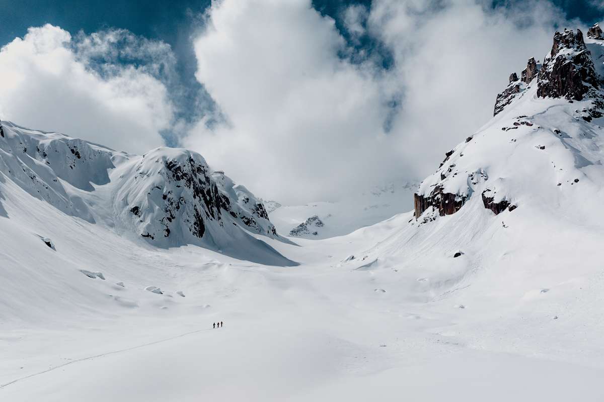 Die Urner Haute Route begeistert Skitourengeher mit ihren unverspurten Etappen vor einer traumhaften Bergkulisse.
