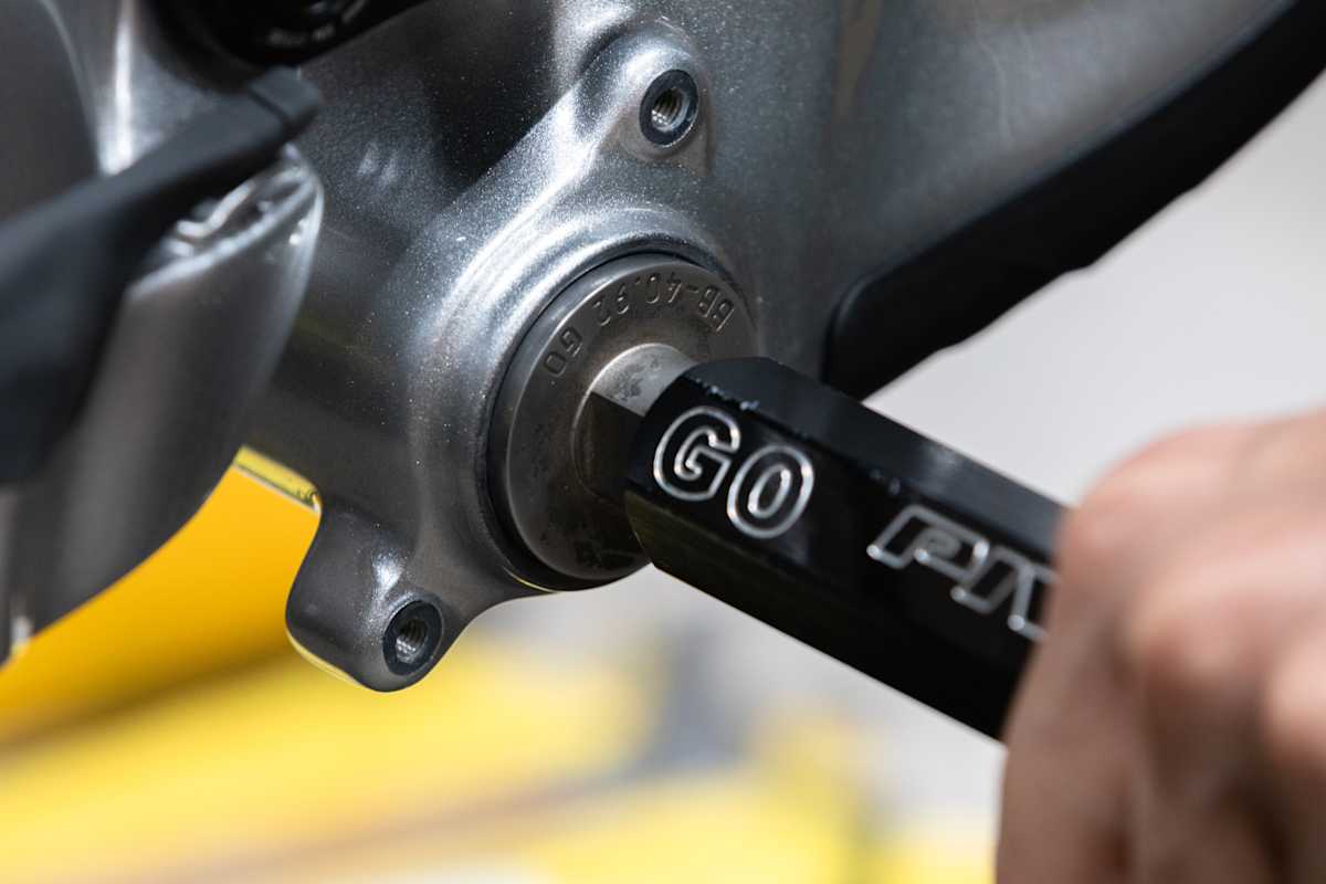 Bei der Montage eines Bikes zählt jeder Millimeter. Bei Pivot Cycles ist die Fehlertoleranz dünner als ein menschliches Haar.