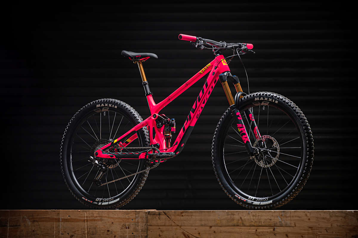 Vom Flowtrail im Bikepark bis zum anspruchsvollen Singletrail in den Alpen – das neue Pivot Switchblade punktet in jedem Gelände.